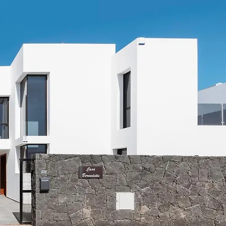 Bernadette Los Mojones Puerto Del Carmen Lanzarote