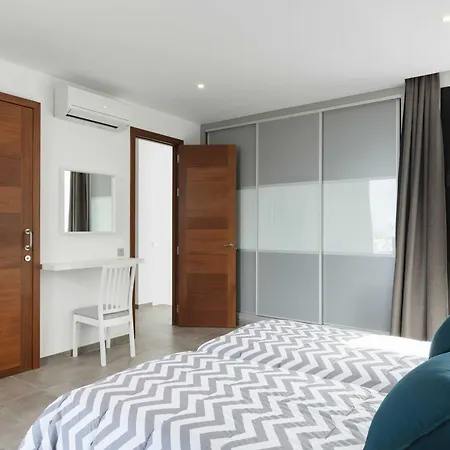 Modern Mojones 3 Bedrooms En-suite Berniente