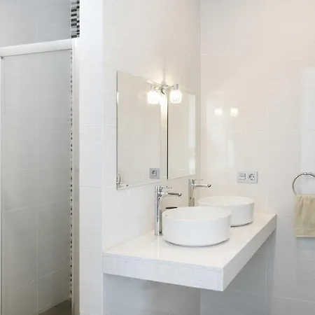 Вилла Modern Mojones 3 Bedrooms En-suite Berniente