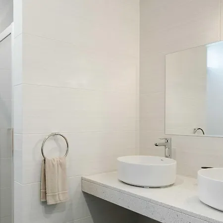 Modern Mojones 3 Bedrooms En-suite Berniente *