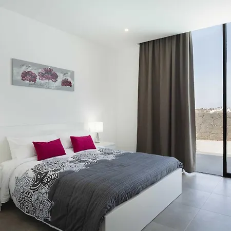 Modern Mojones 3 Bedrooms En-suite Berniente וילה