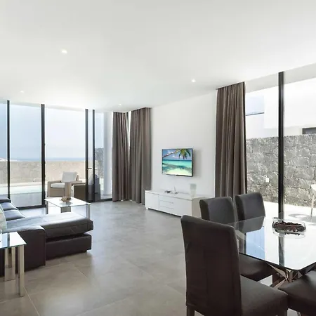 Modern Mojones 3 Bedrooms En-suite Berniente *